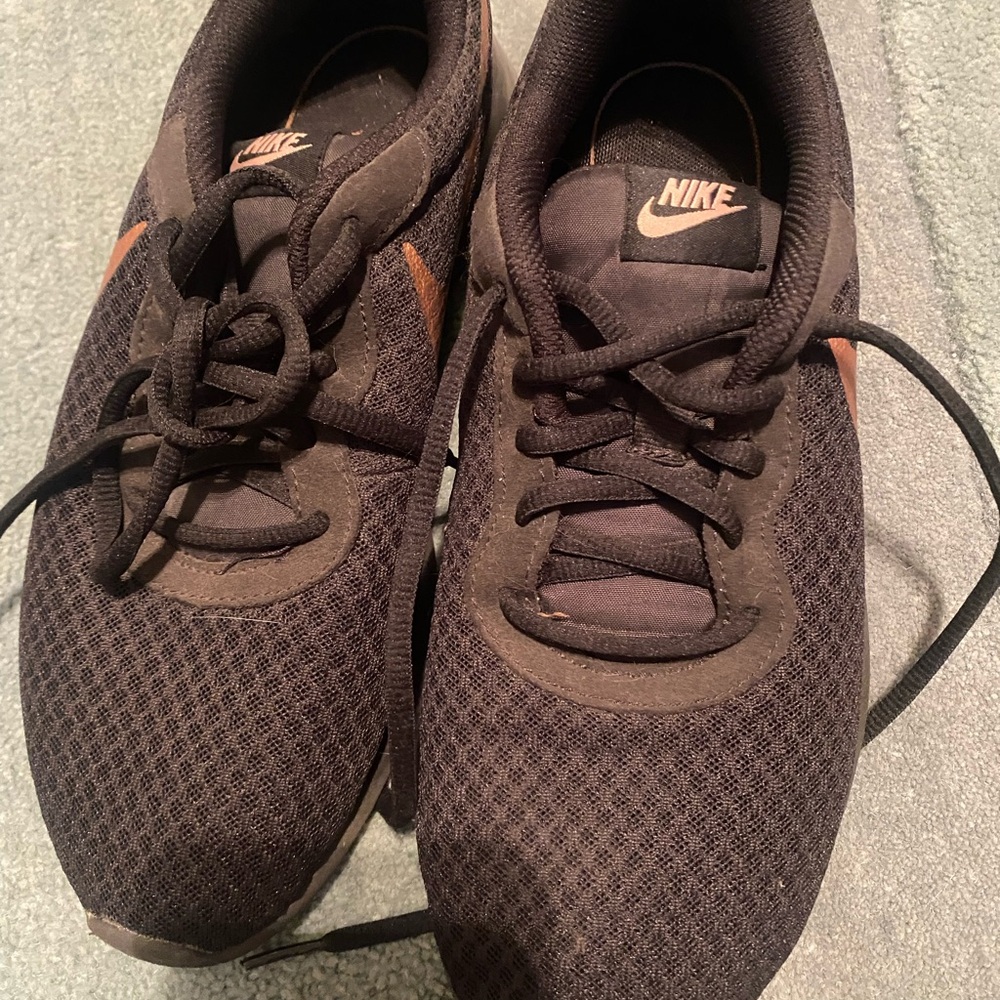 Nike Men's Black and Brown Athletic Shoes